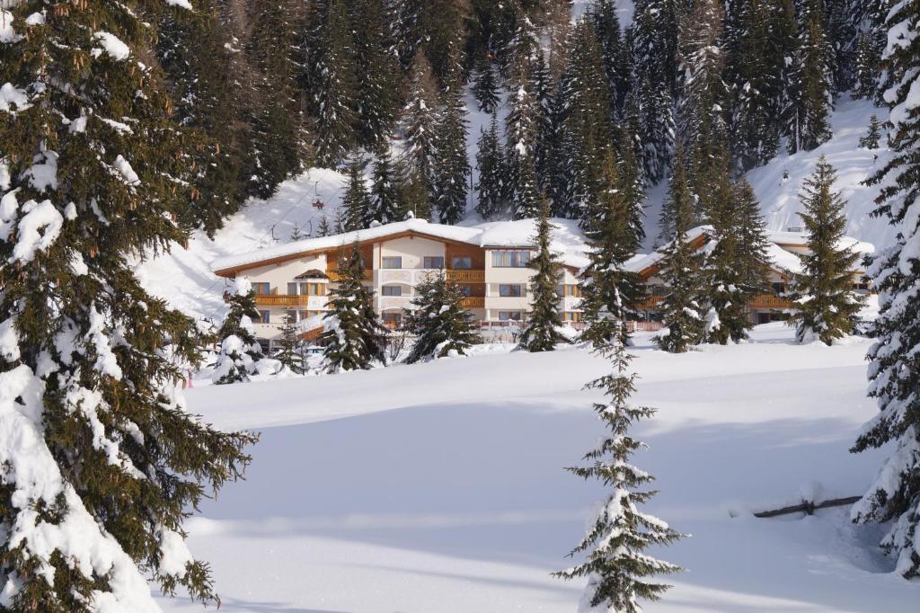 Hotel Costes Корвара-ин-Бадия Экстерьер фото